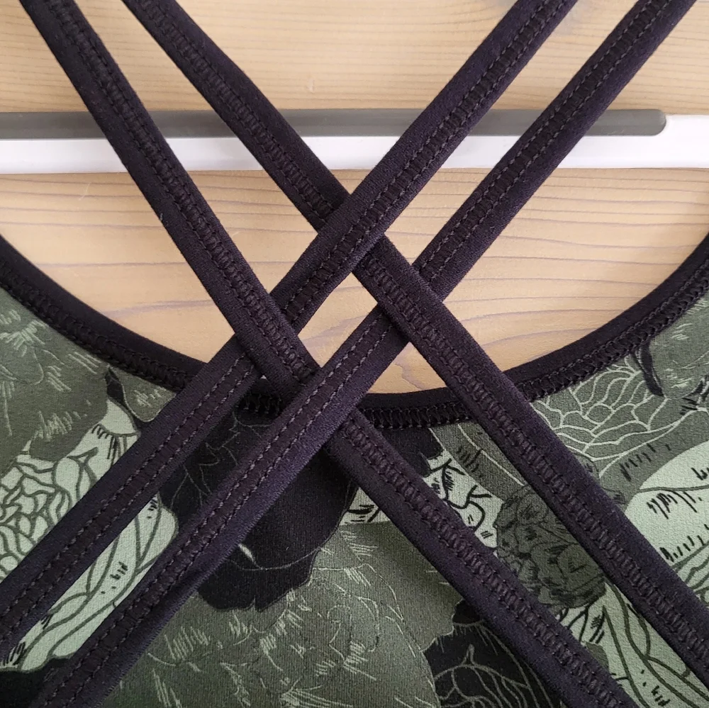 NWT FourLaps Vitality Sports Bra Peonies Print Thyme Floral Camo sizes S and L - Picture 5 of 6